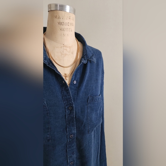 Banana Republic Ultra soft Denim shirt - Picture 2 of 11